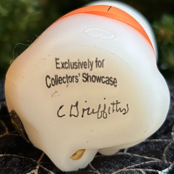 MINT Limited Edition Hand Painted Fenton Winking Halloween Bear in Pumpkin Costu - Picture 9 of 12